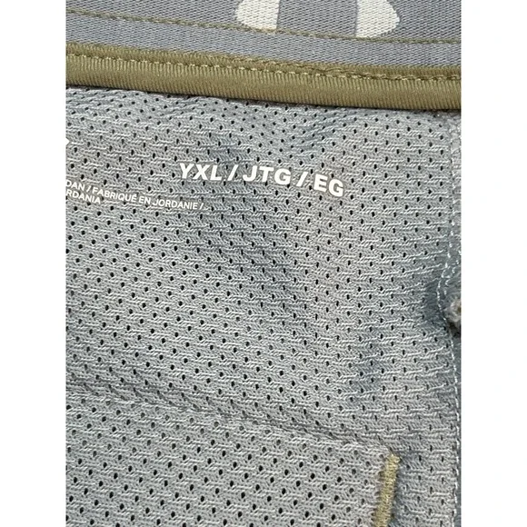 Under Armour YXL Boys Golf Shorts Khaki Performance Flat Front - Picture 2 of 8